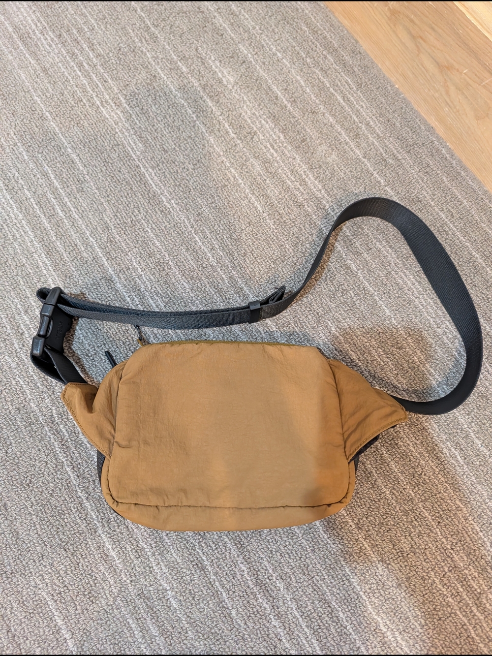 Lululemon Clean Lines Belt Bag - Picture 5 of 5